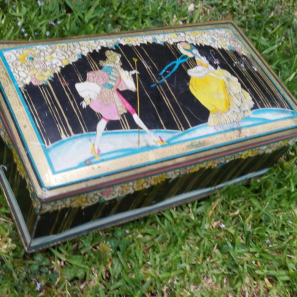 Gorgeous Art Nouveau TIn Box with Courtship Scene